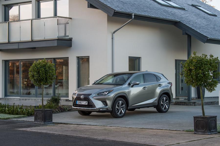  Lexus NX300h 2017 года  (UK) (фото 20 из 40)